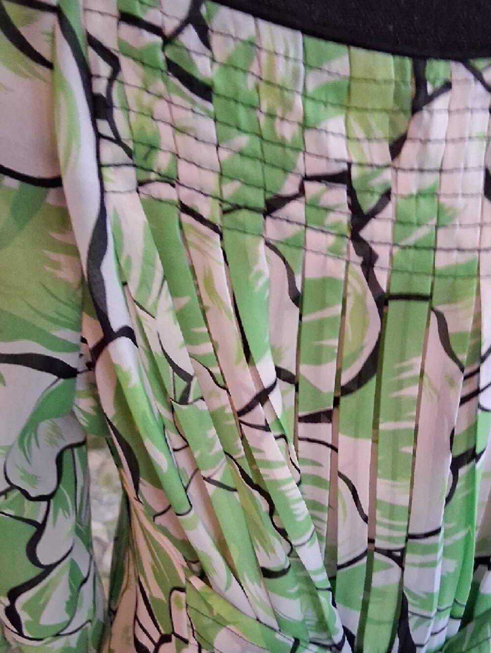 Green Floral Square-Neck Midi Dress - Picture 5 of 9